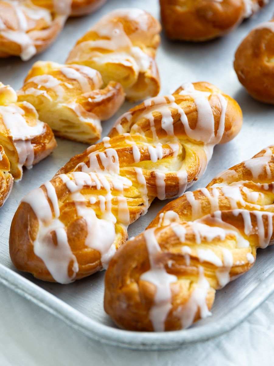 【♪ natsu ♪様】シュガーバター　デニッシュ　手作り　菓子パン　惣菜パン 折り込まないのにサクサク♩デニッシュ風シュガーツイストのレシピ動画