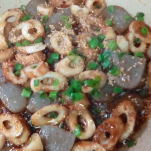 鶏皮坊主の作ってみた!投稿(【こんにゃくとちくわの甘辛煮】すぐできて作り置きにも◎)