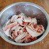 『豚バラ厚揚げと夏野菜のにんにく味噌炒め』コクうま☆簡単♪の工程1