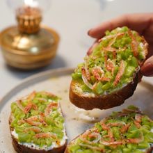 旬を味わうバケットのおつまみ‼︎『そら豆ブルスケッタ』