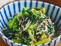 箸休めに。小松菜の梅しらす和え【レンジで時短♪5分副菜】