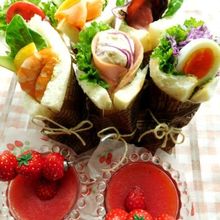 いろいろな種類の「サンドらず」でピクニック弁当