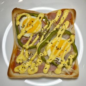 キャピタンの作ってみた!投稿(ゆで卵のせ♪ピザトースト)