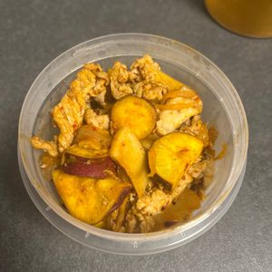 みらりの作ってみた!投稿(【さつまいもときのこの豚キムチ炒め】ご飯が進む秋おかず！)