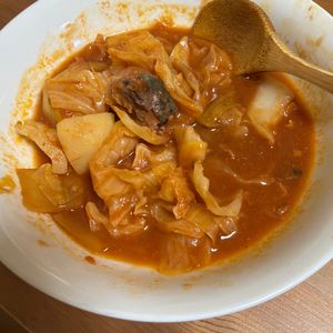 wanの作ってみた!投稿(【缶詰でポテキャベさば味噌のトマトクリーム煮】麺つゆだけ！)