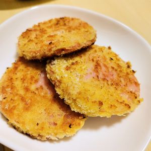 スピスの作ってみた!投稿(うまっ♡【とろ〜りチーズの揚げないハムカツ】衣サックサク！)