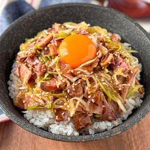 混ぜてのせるだけ◎やみつき【ねぎだく焼豚丼】