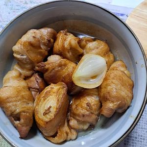 しんくんの作ってみた!投稿(甘辛！玉ねぎと豚バラの肉巻き！)