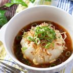 甘味がじゅわ〜♡レンジで丸ごと新玉ねぎのとろりマヨポンかけ