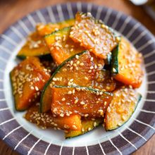 【かぼちゃの甘辛ごま照り焼き】かぼちゃが甘〜い♡ごま風味♬︎
