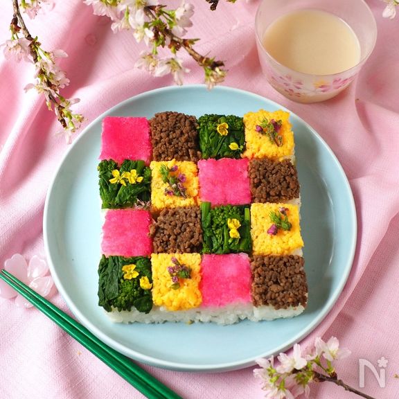 そぼろの4色のモザイク寿司