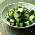【簡単！きゅうりの浅漬け】切ってもむだけ！パリパリ食感♪