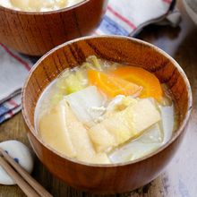 優しい味の具沢山味噌汁☆『白菜と油揚げとにんじんのお味噌汁』