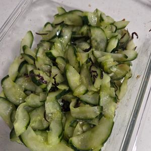 さめの作ってみた!投稿(【やみつき昆キュウ】家族がだいすきな爆速サラダ♪)