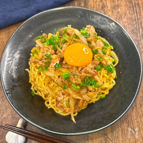 【簡単に作れてお店級の美味しさ！】濃厚な豚油そば