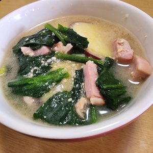 ナムディの作ってみた!投稿(さつまいもとほうれん草《ベーコン♡味噌スープ》)
