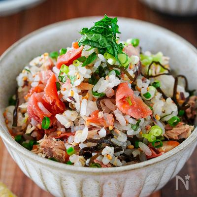 『焼鯖と梅干しの香ばしごはん』鯖缶で♪ご飯に混ぜるだけ!
