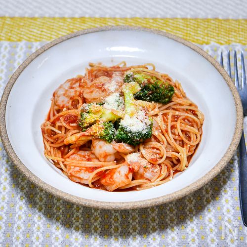 パパッと作る「海老とブロッコリーのトマトソースパスタ」
