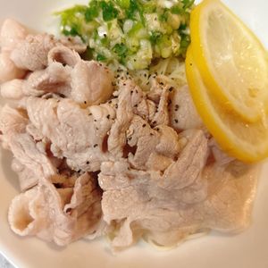 サラの作ってみた!投稿(ごま油香るぶっかけ！【ネギ塩レモンの豚しゃぶそうめん】)