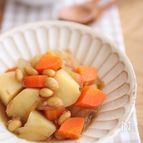 懐かしい味。簡単豆じゃが。