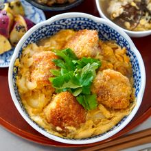 【褒められレシピ！】とろーり卵のふわふわ豚こまボールカツ丼