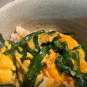 1224899の作ってみた!投稿(10分で完成！包丁不要✨材料2つだけ【ニラたま丼】)