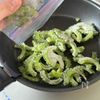 【ゴーヤとひき肉のカレー炒め】後引く美味しさ!の工程3