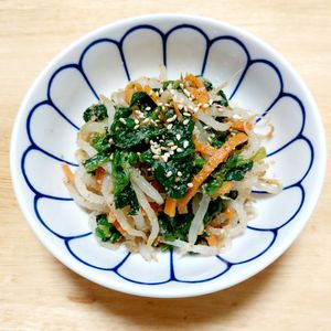 よっこの作ってみた!投稿(【ほうれん草ともやしとにんじんの胡麻和え】レンジだけ！簡単)