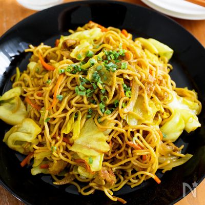 『スパイシー！カレー焼きそば』カレー粉で食欲アップ♬