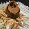 【サバの味噌煮缶ともやしのピリ辛さっと煮】材料3つで節約にもの工程1