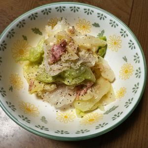 ももの作ってみた!投稿(レンジで4分副菜！キャベツとツナのレモンガーリックマリネ)