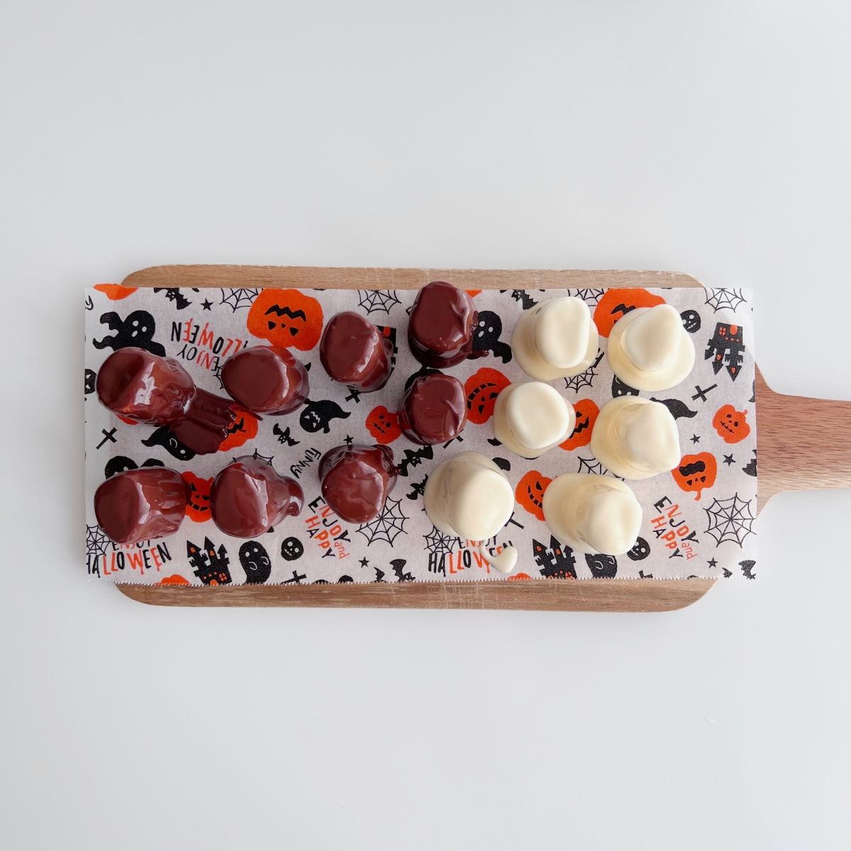 簡単ハロウィンスイーツ♪材料3つで作る【おばけチョコ】 | レシピ