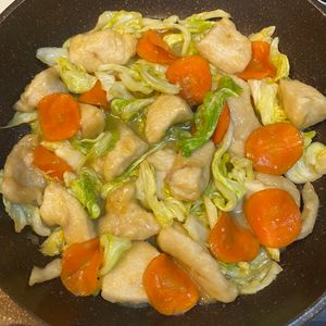 おかか昆布🍙の作ってみた!投稿(【鶏むね肉とキャベツの味噌炒め】食材2つ！10分で完成♡)