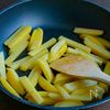 じゃがいもとピーマンと牛こまのオイスター炒めの工程3