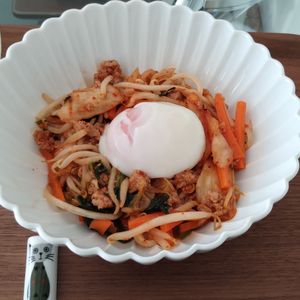 ゆの作ってみた!投稿(面倒くさくない!速攻で作れる!『そぼろビビンバ丼』)