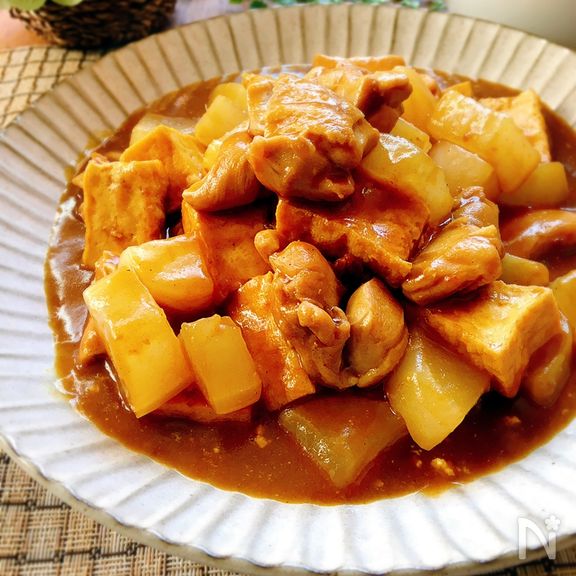 めんつゆでお蕎麦さん風♪鶏肉と大根と厚揚げのカレー煮