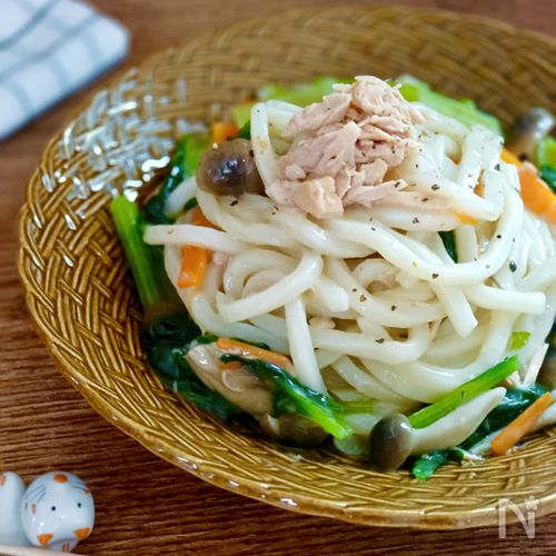 ツナ缶と白だしで簡単♩小松菜しめじのとろみうどん