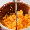【春の彩り副菜】10分でレモン香る「ふわふわミモザサラダ」の工程1