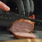 特製タレに漬け込んで焼くだけ！BBQ風ローストポーク