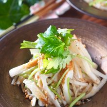 【調味料2つだけ！ALL大さじ1】ちくわと大根の胡麻酢サラダ