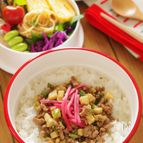 鯛入りまめかま（白）in そぼろ丼弁当