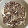 5分で爆速おかず♪【牛肉とごぼうの甘辛炒め】ピリ辛♡の工程2