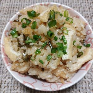 よっこの作ってみた!投稿(褒められ和食♡塩昆布とお揚げの炊き込みご飯)