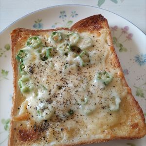 KUMIKOの作ってみた!投稿(お味噌汁とも相性抜群！ネバトロ♡オクラトースト)