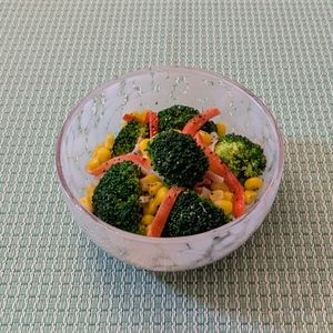 𝔂𝓾𝓶𝓲🍓の作ってみた!投稿(ブロッコリーとカニかまコーンのサラダ)