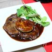 牛ヒレ肉のステーキ（フォアグラのせ）