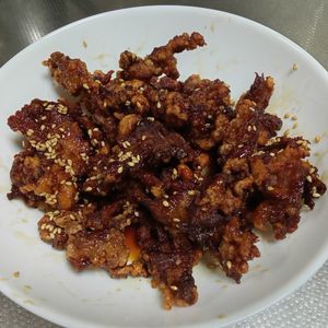 鶏皮坊主の作ってみた!投稿(【包丁不要!カリカリ豚こまの甘酢ごま和え】子供爆食♡︎)