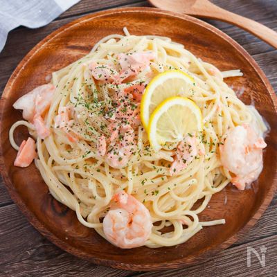 レンジで時短♪鮭とむきえびのレモンクリームパスタ