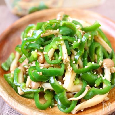 レンジで5分！【きのことピーマンのオイスターソース和え】
