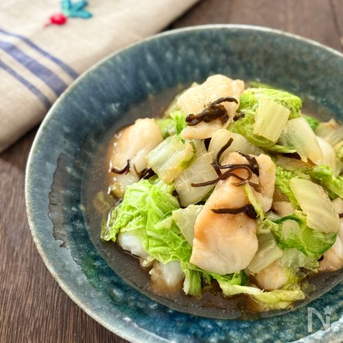 材料3つでメイン!蒸すだけ簡単《白身魚と白菜の塩昆布蒸し》